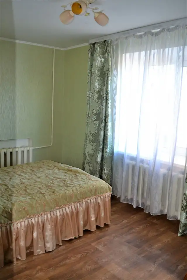Трехкомнатная квартира на сутки, ул. Социалистическая, фотография 1