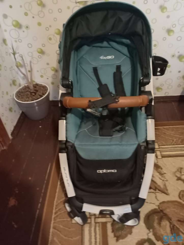 Продам детскую прогулочную коляску 