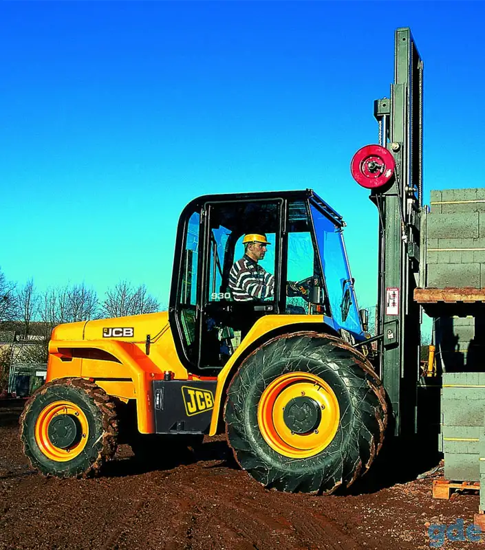 Вилочный погрузчик повышенной проходимости JCB 940, фотография 1