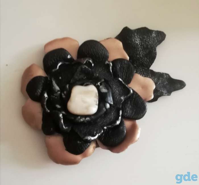 Броши из натуральной кожи с натуральными камнями, фотография 4
