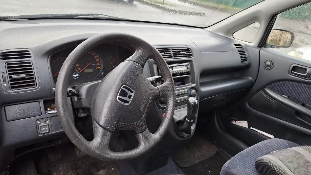 Honda Stream I, 7 мест, 2001 г. 1.7 бензин, механика, передний привод, фотография 7