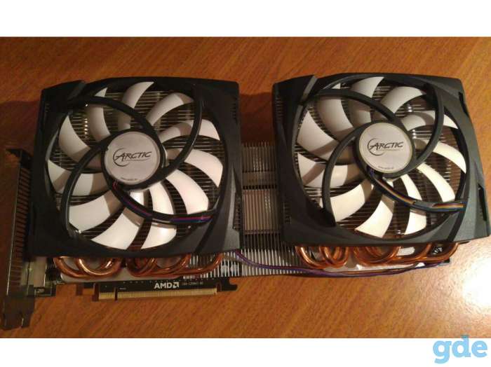 Видеокарта Radeon HD 6990, фотография 2