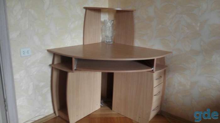 Продам  компьютерный стол, фотография 3