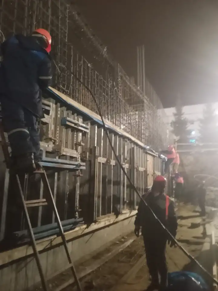 Монолитчики, фотография 1