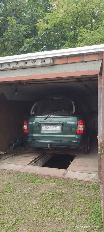 Автомобиль Mazda MPV, фотография 3