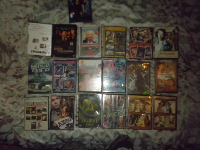 Продам пустые футляры к DVD-дискам и CD-дискам , а также диски DVD с фильмами  и два музыкальных диска CD-R, фотография 2