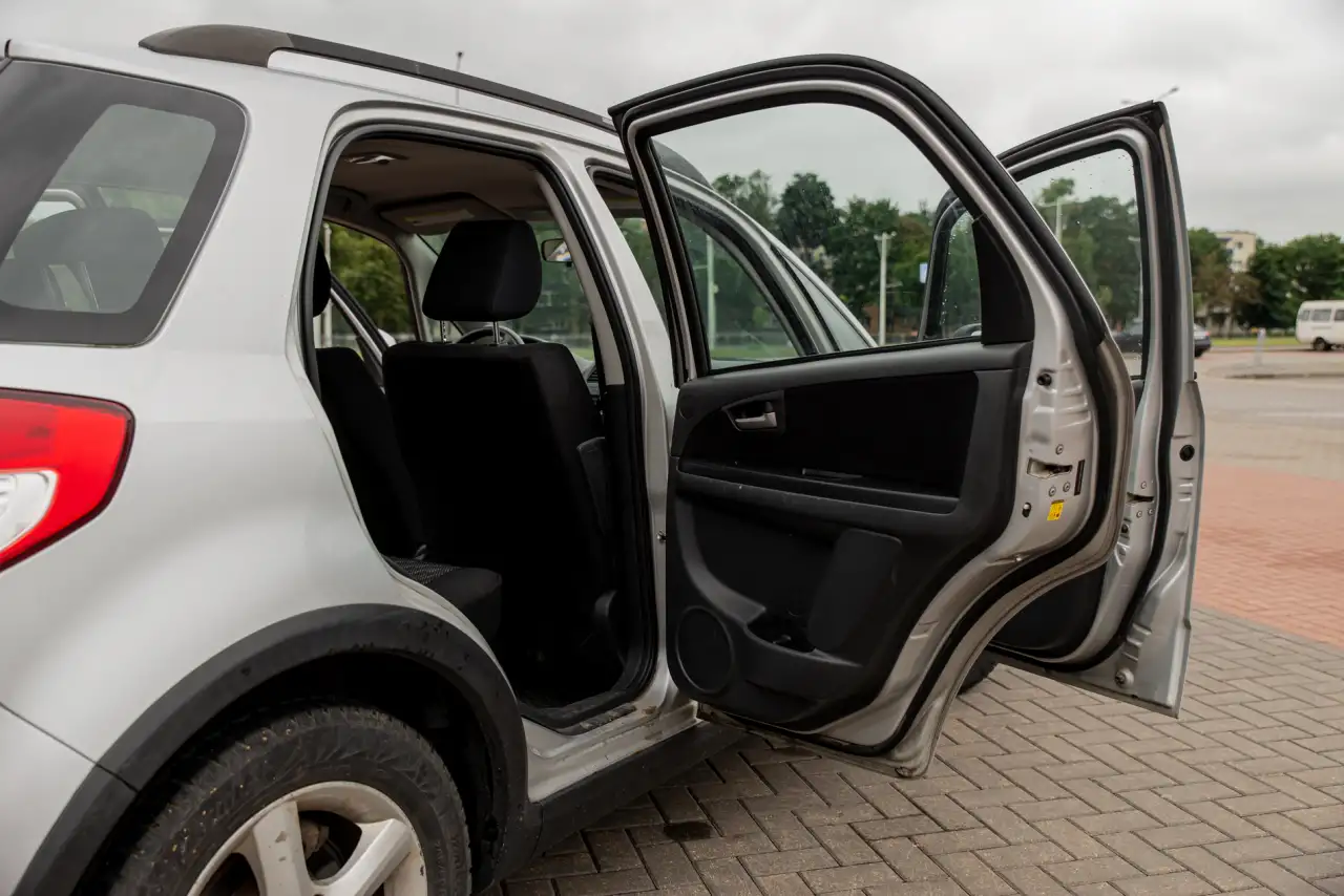 Продаю авто Suzuki, фотография 6