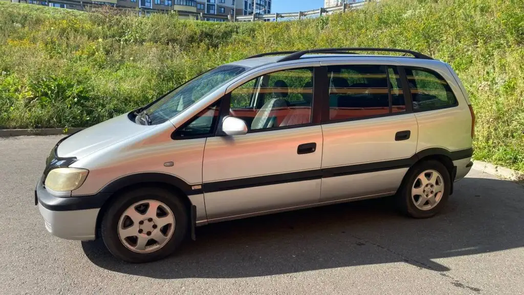 Opel Zafira A, фотография 1