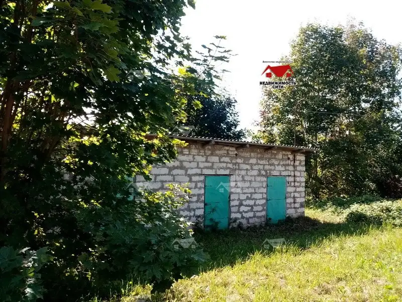 Здание магазина рядом сразу с двумя озерами - Нарочь и Мястро, фотография 5
