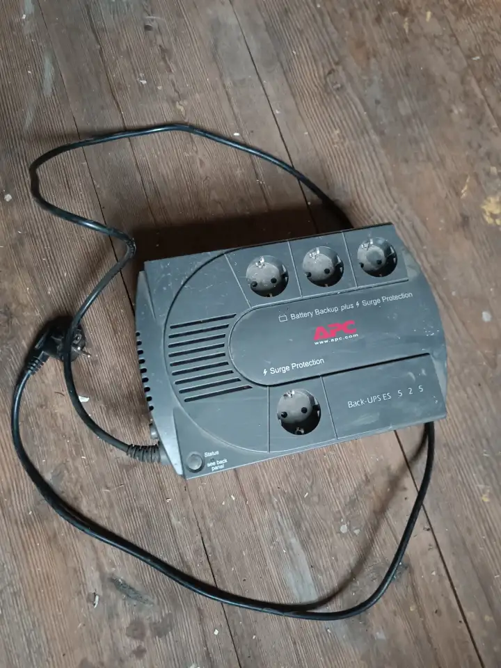 Источник бесперебойного питания APC BE525-RS, фотография 1