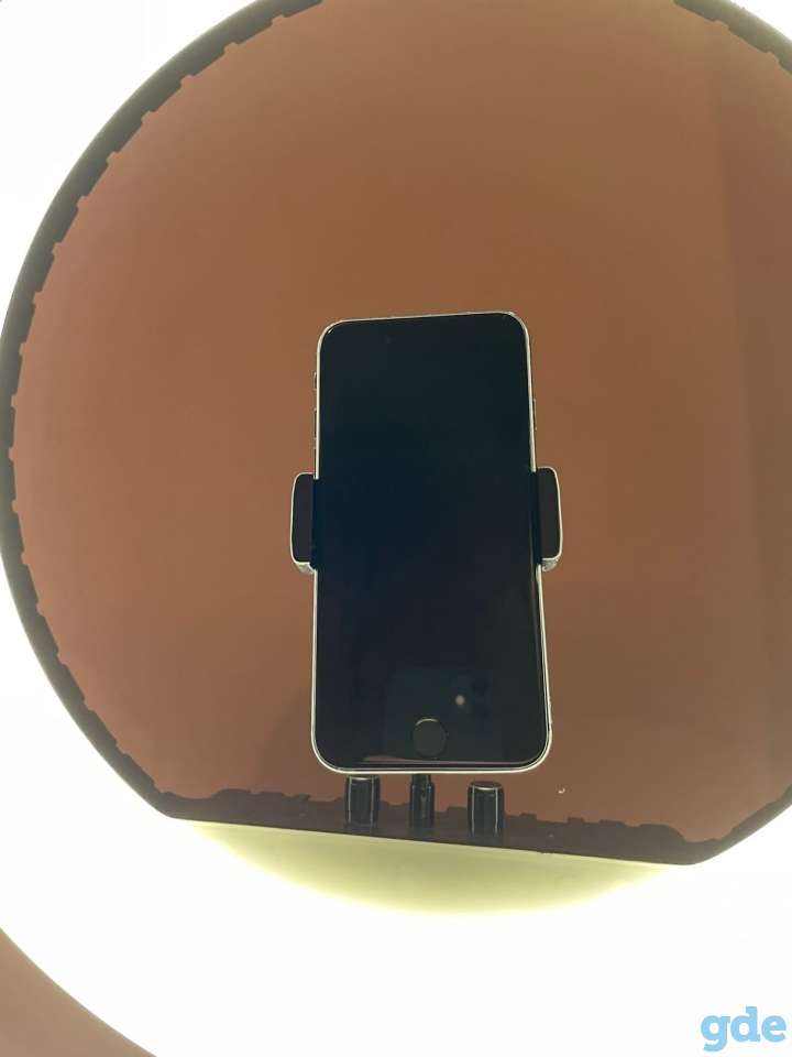 Продам iPhone SE 2020 на 64gb в чёрном цвете, фотография 2